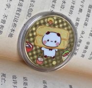 出一二布布纪念章各一个，几乎全新