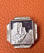 从老爸抽屉里找出来的，3枚纪念章，要的联系